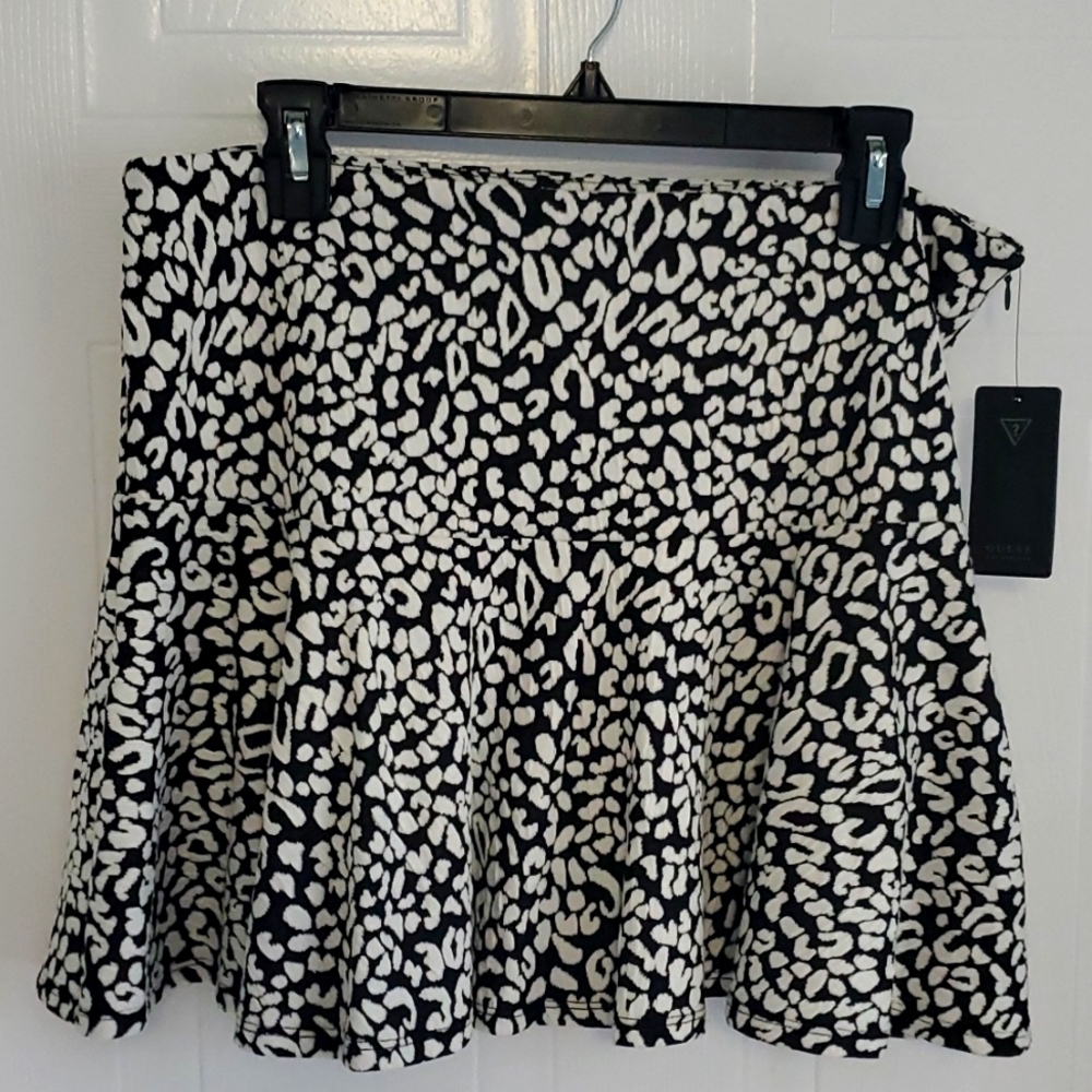 NWT Guess Mini Skirt  very pretty style LEOPARD JACQUARD SKIRT SIZE 12